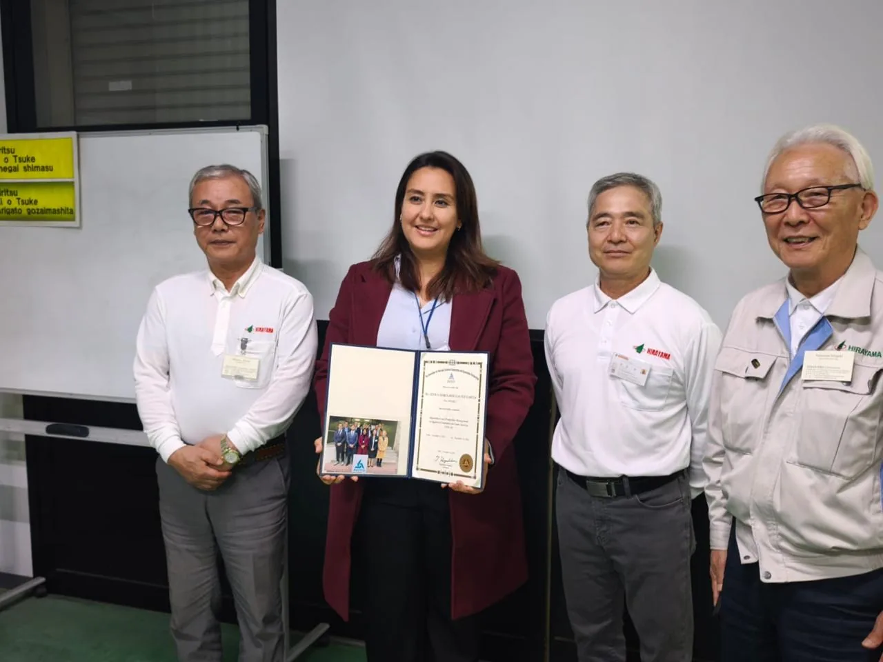 María José Gálvez con maestros en Hirayama, Japón